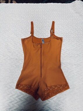Women’s Bone  color Stretch One-Piece Romper with Front Zip and Lace Trim